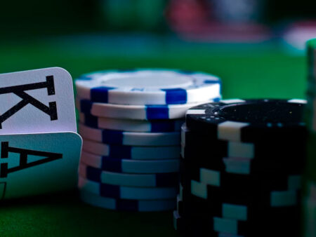 Cash vs Torneo: diferencias clave en estrategia